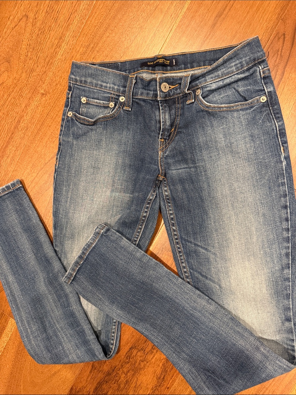 Levi's Women's Skinny Jeans in Faded Blue Wash